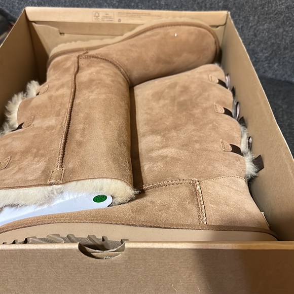 UGG®
Women's Bailey Bow Tall II Boots - Picture 4 of 7